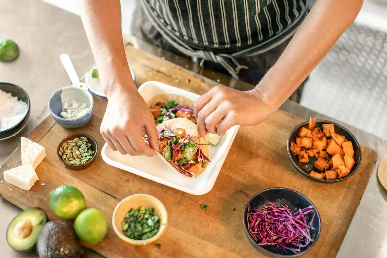 How to Open a Restaurant with Low Risk and Low Capital