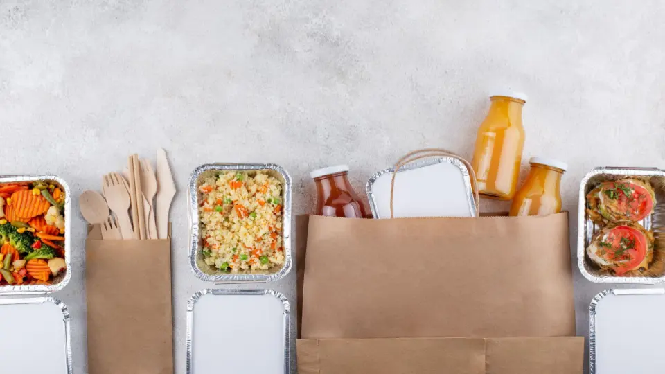 image is a wider, neatly organized flat-lay of the entire meal set.