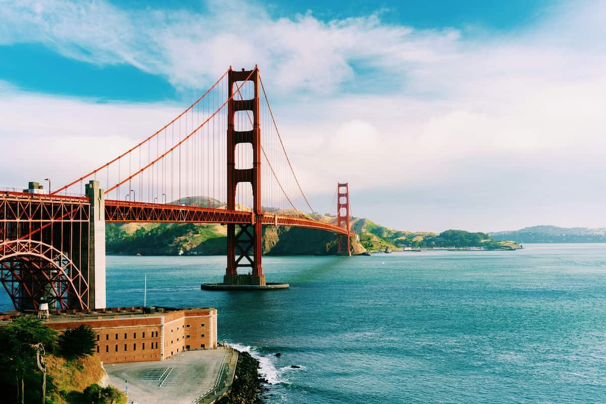 Golden Gate Bridge with scenic bay view, illustrating top locations for ghost kitchens in San Francisco.